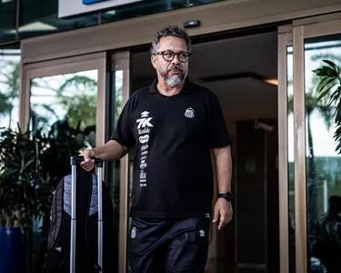 Técnico Cleber Xavier venceu a primeira partida no comando do Santos