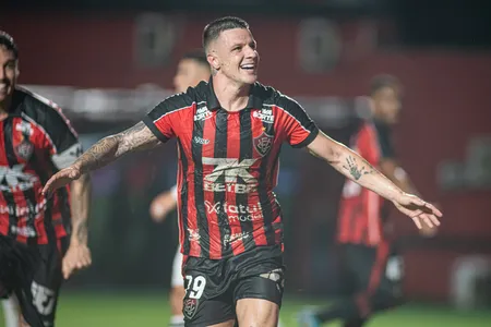 Vitória encara o Universidad de Quito fora de casa em busca de vaga no playoff da Sul-Americana