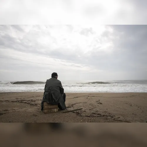 Solidão aumenta risco de morte em mulheres na meia-idade, aponta estudo