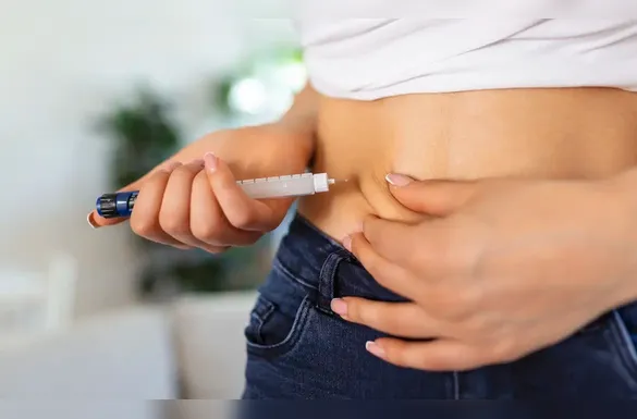 Anvisa emitiu nesta semana um alerta sobre o crescimento nas notificações de suspeitas de pancreatite relacionadas ao uso indevido das populares “canetas emagrecedoras”