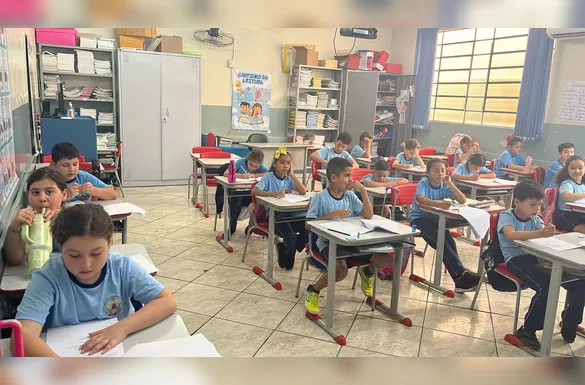 Alunos da  Escola Municipal Francisco Ribeiro Franco, de Novo Itacolomi