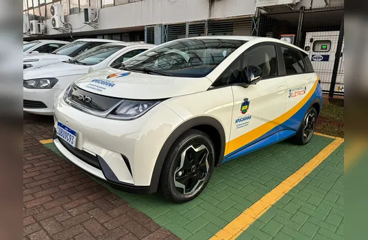 Três carros elétricos reforçam a frota da Prefeitura de Apucarana