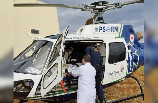 Jovem de 20 anos é socorrido de helicóptero após grave colisão em Mauá da Serra