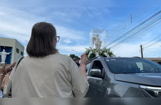 Imagem de São Miguel Arcanjo chega a Apucarana e reúne devotos em carreata