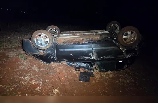 Capotamento deixa homem ferido próximo ao 10º BPM em Apucarana