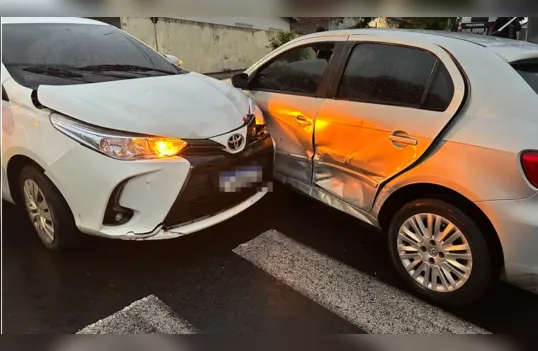 Motorista bate carro e deixa idosa ferida quando voltava de enterro em Apucarana