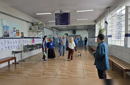Votação começa com tranquilidade e poucas filas em Apucarana