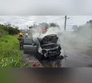 Incêndio atinge Meriva e mobiliza bombeiros em Apucarana