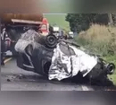 Colisão na PR-317 termina com três mortes após um dos automóveis pegar fogo no PR