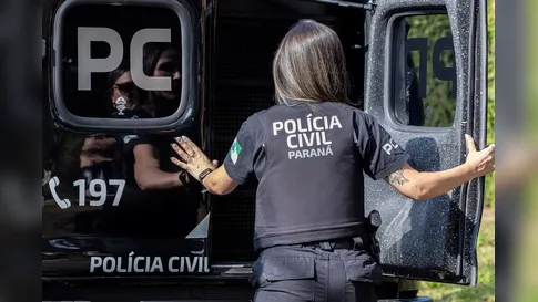 Casal é preso por suspeita de abuso e omissão após morte de bebê de 28 dias no PR
