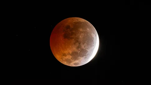 Eclipse lunar: veja imagens registradas com telescópio por professor em Apucarana