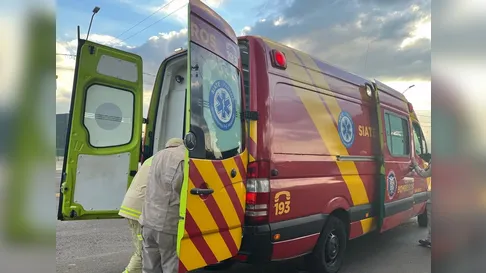 Acidente em cruzamento deixa duas vítimas feridas na tarde deste domingo em Apucarana