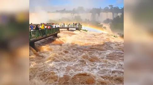 Vazão das Cataratas do Iguaçu fica cinco vezes acima do normal após fortes chuvas no PR
