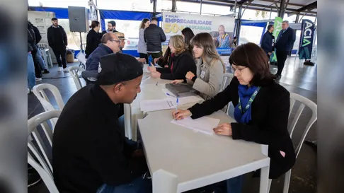 Feira de empregos em Apucarana terá vagas para jovens e profissionais 50+
