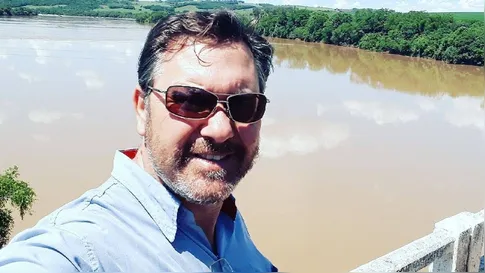 Trabalhador morre após ser atingido por poste de mais de uma tonelada no PR
