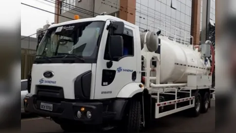 Sanepar envia caminhão-pipa com 40 mil litros de água para socorrer moradores de Apucarana