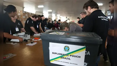 Quase 1 milhão de brasileiros no exterior poderão votar nas eleições