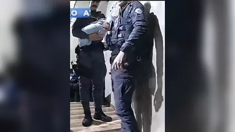 Bebê é resgatado após mãe ligar pedindo 'pizza' à PM enquanto apanhava em casa