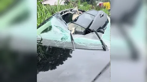Pedra de 50 quilos cai de caminhão e deixa motorista em estado grave em SC