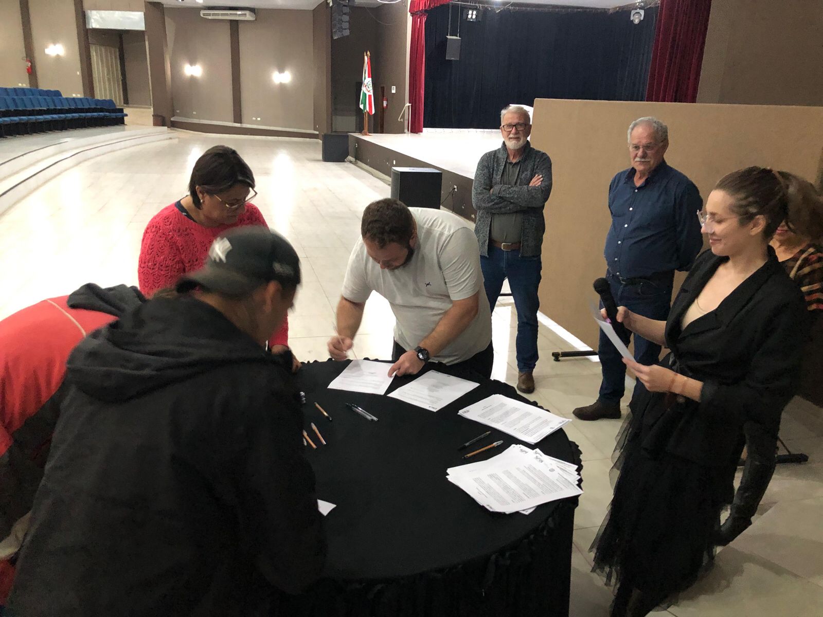 Jandaia celebra assinatura da PNAB com 50 fazedores de cultura