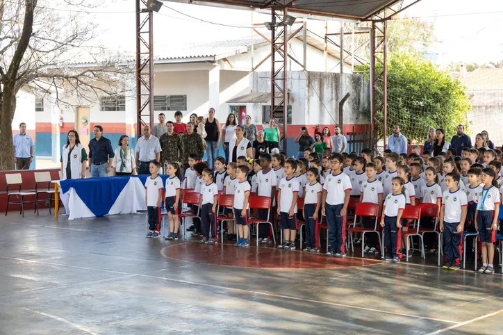 Atos cívicos movimentam escolas nos distritos de Apucarana