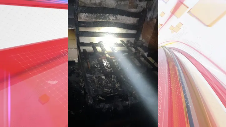 Casa é destruída após pegar fogo duas vezes na madrugada em Arapongas