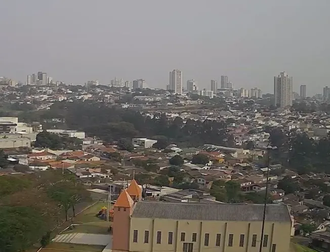 Nuvem cinzenta oriunda do norte e centro-oeste do Brasil cobriu o céu de Apucarana nesta segunda-feira