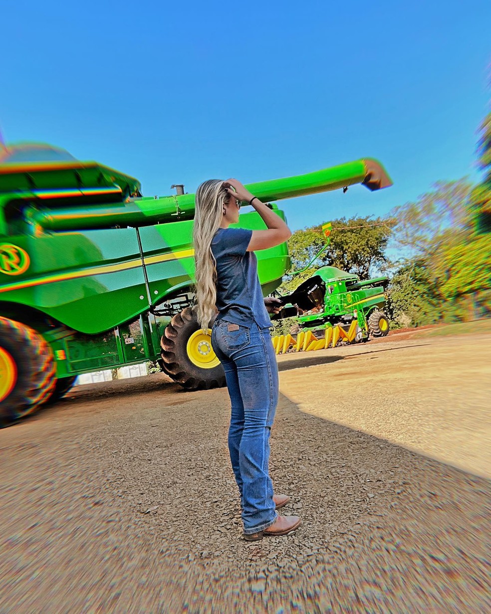 A família dela mora em uma fazenda, fato que explica o amor da jovem pelo campo.