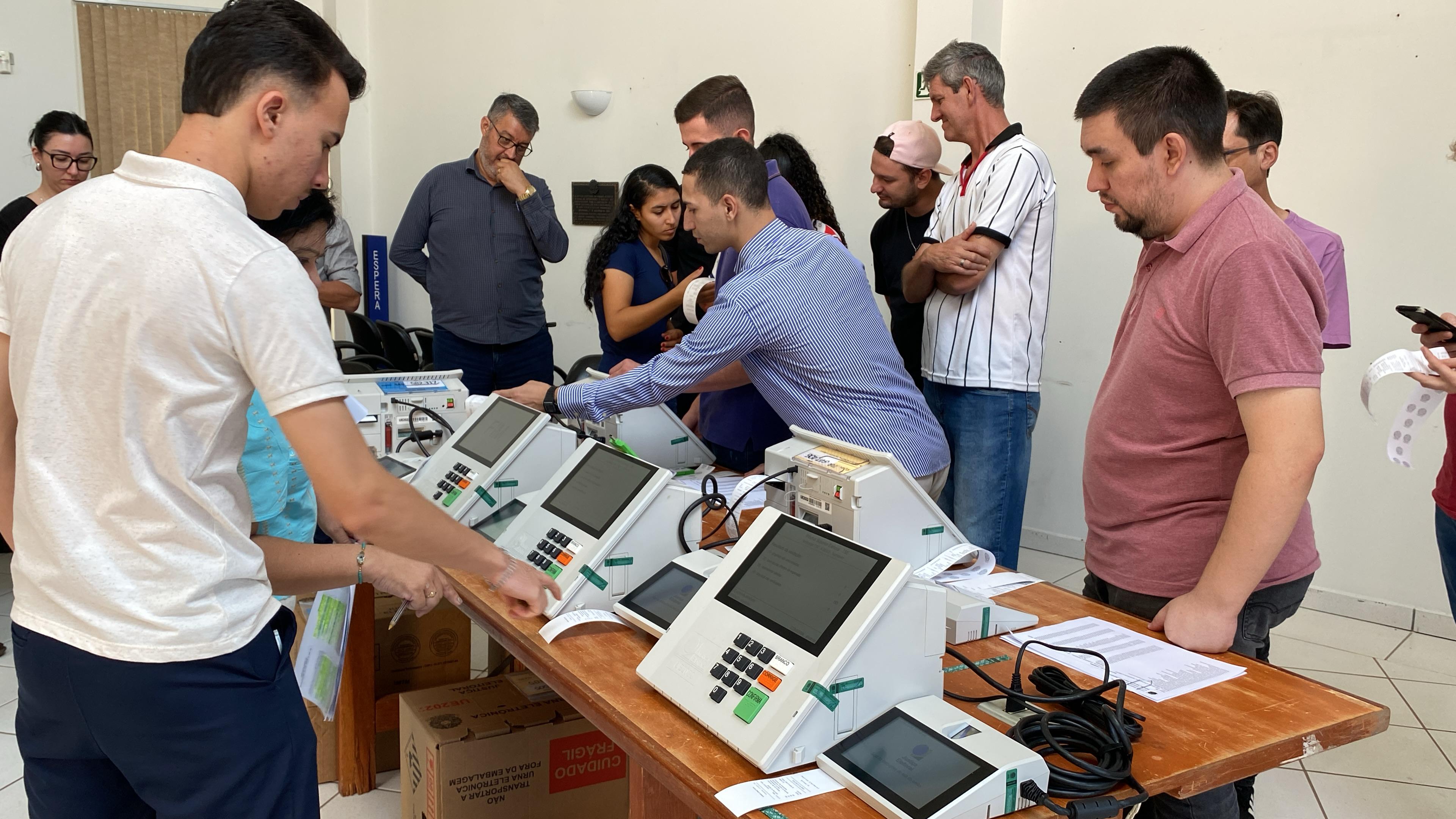 Fórum Eleitoral de Apucarana iniciou lacração das 345 urnas eletrônicas