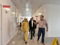 Comitiva durante visita ao Hospital da Acea