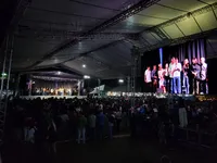 Primeira noite da Expocam é sucesso e reúne mais de 12 mil pessoas