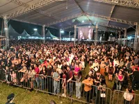 Primeira noite da Expocam é sucesso e reúne mais de 12 mil pessoas