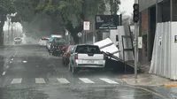 Tapumes caíram sobre carros na Rua Clotário Portugal