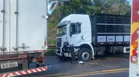 Acidente com três caminhões bloqueia BR-376 em Apucarana