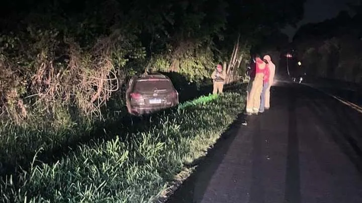 Acidente entre Hyundai, Celta e caminhão deixa um ferido na PR-456