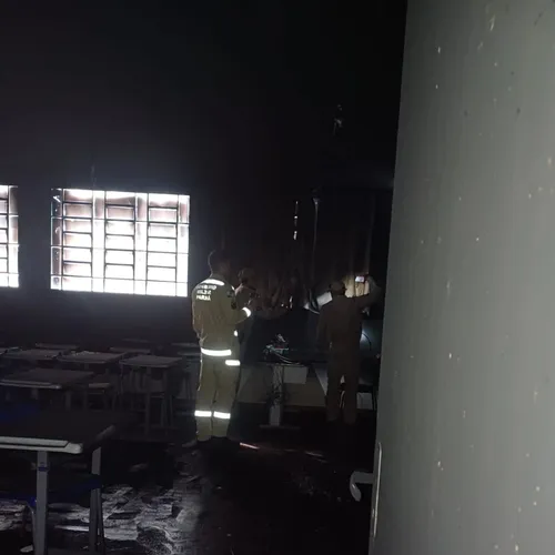 Aulas são suspensas após incêndio destruir sala em escola de Rolândia