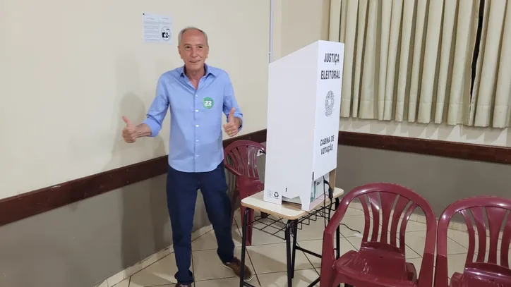 Candidato Jair Milani vota em Arapongas e diz estar confiante