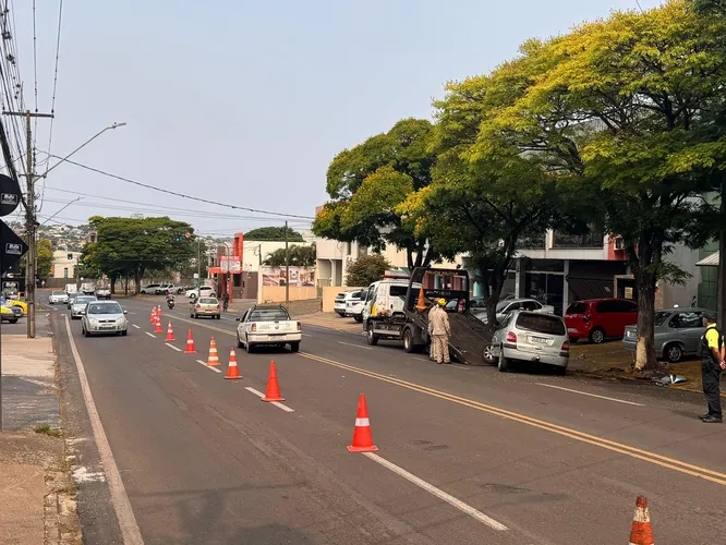 Colisão foi registrada na Avenida Governador Roberto da Silveira