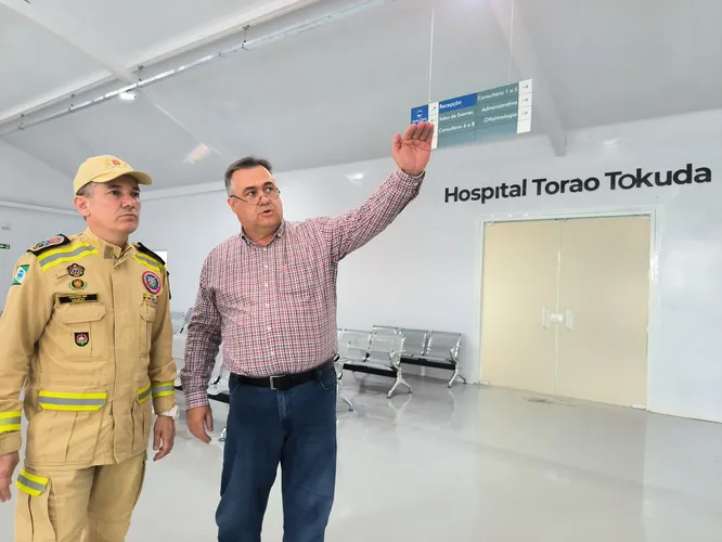 Comandante dos Bombeiros e Beto Preto visitam o Hospital da Acea