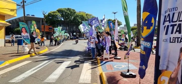 Militantes partidários lotam centro na véspera da eleição; veja