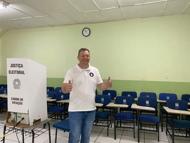 Paulo Vital vota e diz que está com a "sensação do dever cumprido"