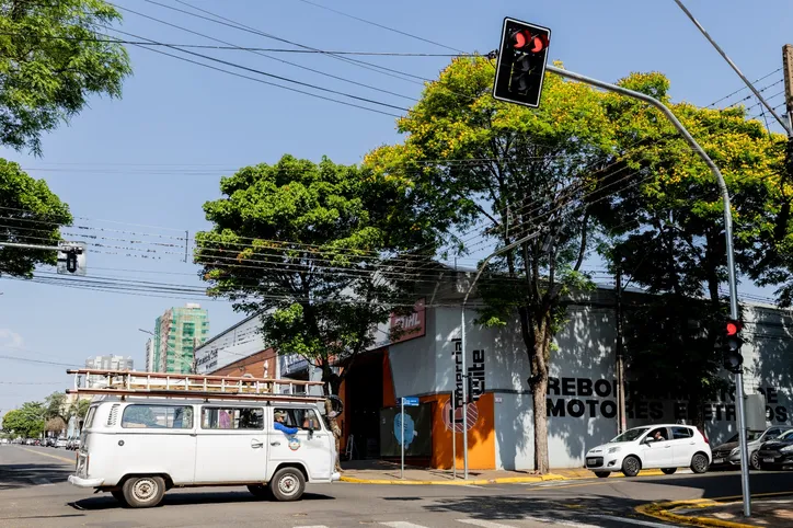 Semáforo é ativado em “cruzamento crítico” na Barra Funda em Apucarana