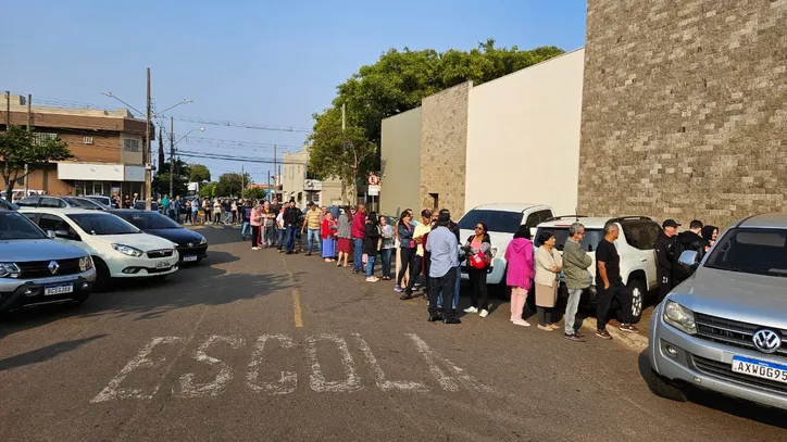 Veja imagens das eleições em Apucarana, Arapongas e região