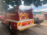 Os bombeiros controlaram o fogo rapidamente.