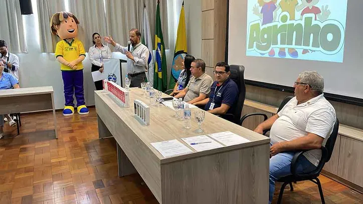 Agrinho entrega prêmios a alunos e professores da região de Ivaiporã