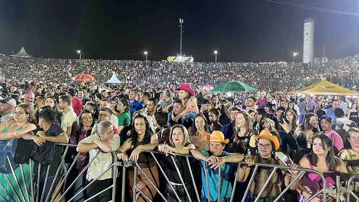 Ana Castela atrai multidão e lota arena do Parque de Exposição