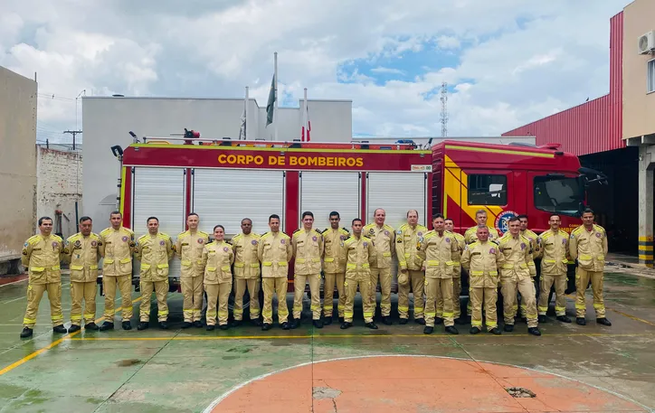 Bombeiros de Apucarana recebem novo caminhão de combate a incêndio