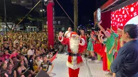 Famílias lotam centro de Apucarana para receber o Papai Noel