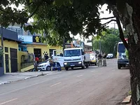 Motorista fica ferido após bater carro contra poste em Apucarana; veja