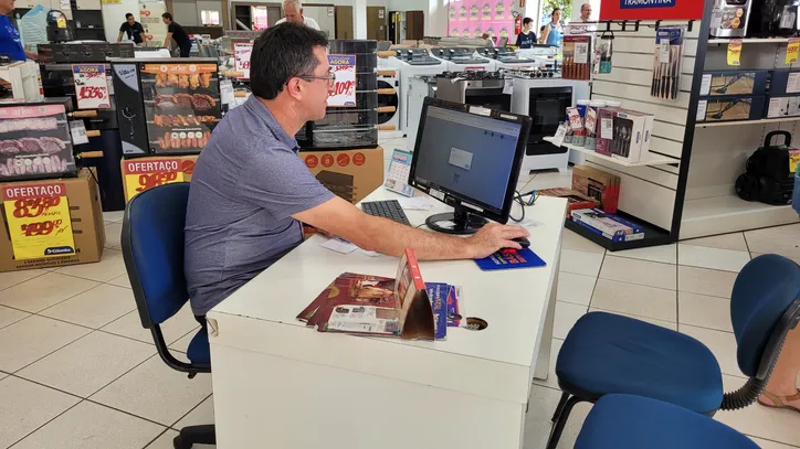 “É um dia que a gente não para um minuto, não sobra tempo nem para almoçar", brinca o gerente Ariovaldo Taboldi